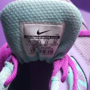 Girls Nike Youth size 1